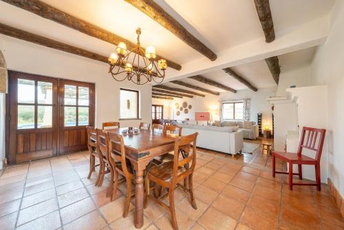 GuestReady - Charming villa with pool in Sesimbra
