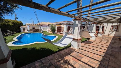 GuestReady - Charming villa with pool in Sesimbra