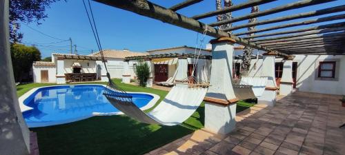GuestReady - Charming villa with pool in Sesimbra