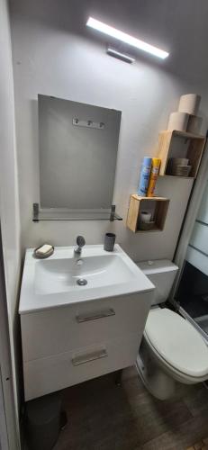 Le Pharo, Studio centre Port, 800m de la plage, clim mobile