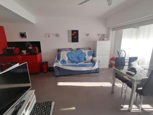 Large studio rental with pool