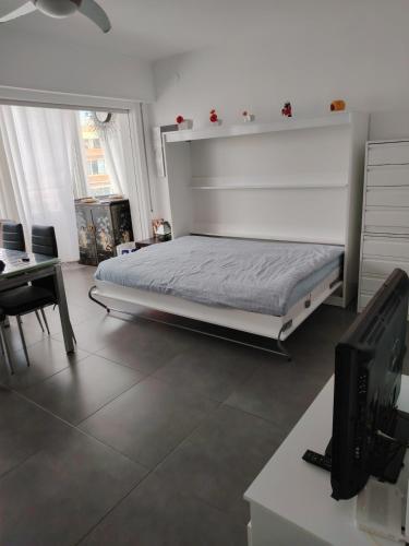 Large studio rental with pool