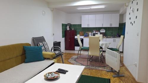Kuchyň nebo kuchyňský kout v ubytování Apartman Sara