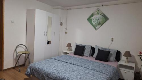 Llit o llits en una habitació de Apartman Sara