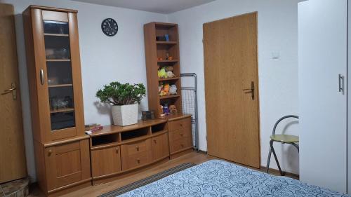 Llit o llits en una habitació de Apartman Sara