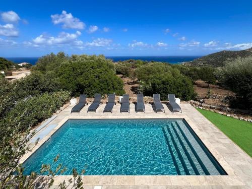 Luminous 2 BR Apt - Panoramic Sea & Mountain View Terrace