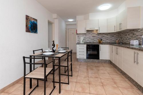 Wonderful 2 Bedroom Apartment Central Location