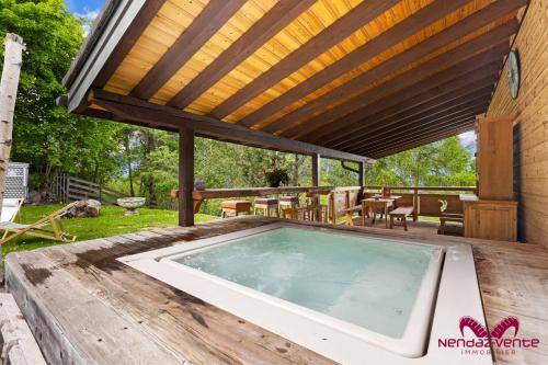 Chalet cosy Le Bouquetin jacuzzi et sauna idéal familles & couples vue imprenable