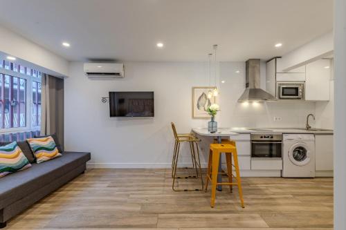 Bright and Fantastic Studio - Apartment Embajadores A