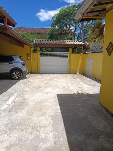 a car parked in front of a garage at Pousada da Tom-Ubatuba Perequê-Açu in Ubatuba
