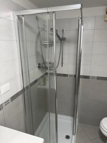 a shower stall in a bathroom with a toilet at Come A To Casa in Aspra