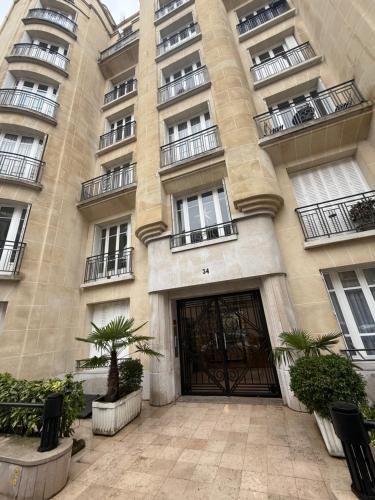 Tour Eiffel Molitor Paris