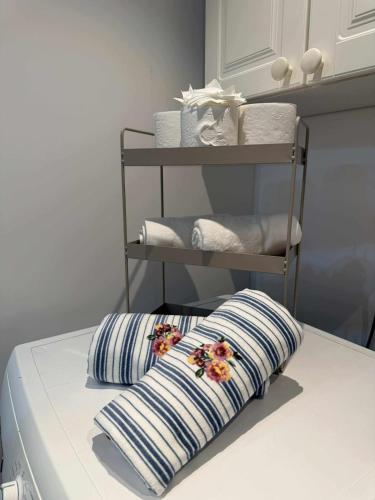 a stack of towels on a counter in a bathroom at Hammergaarden - Kårstua - Panoramic Arctic Stay in Sortland