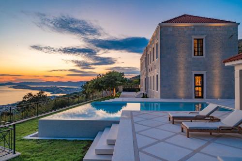 NEW! Royal Villa Petra - 5-Star Luxury Estate near Split