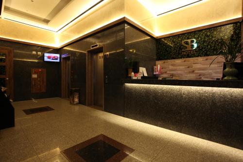 a lobby with a bar in a building at Boutique Hotel SB Yeouido in Seoul
