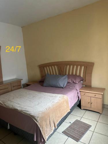 a bedroom with a bed and a night stand at Cuarto a 4min del aeropuerto in Guadalajara