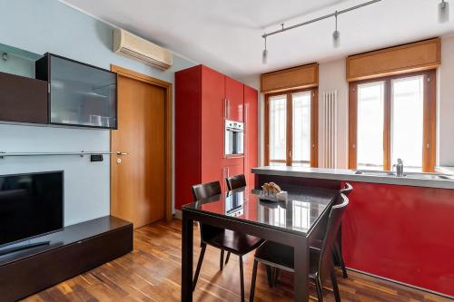 Modern Milan Apartment with Jacuzzi, Terrace and Private Garage