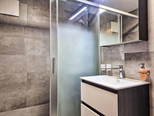 Apartment Hauts De Nendaz BK4 by Interhome