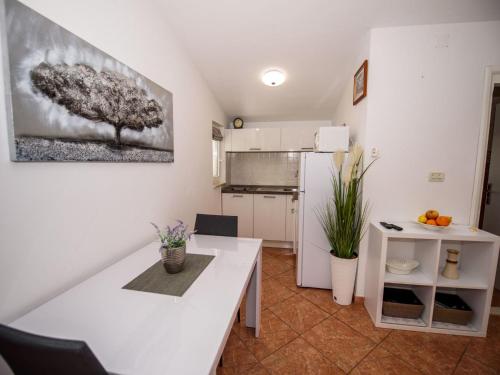 Apartment Marina-5 by Interhome