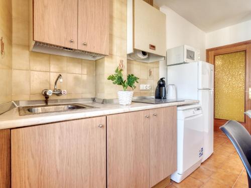 Apartment Centro peatonal Roses-3 by Interhome