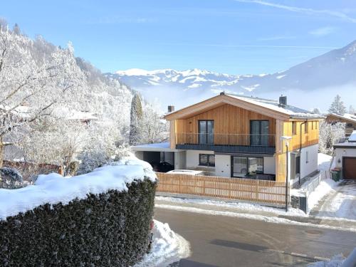 Apartment Glacier Loft Kitzsteinhorn 1 by Interhome