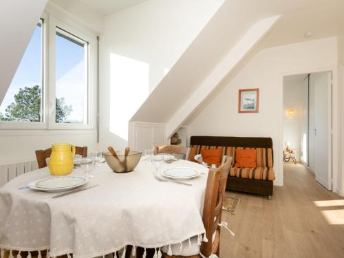 Apartment Les Ajoncs by Interhome