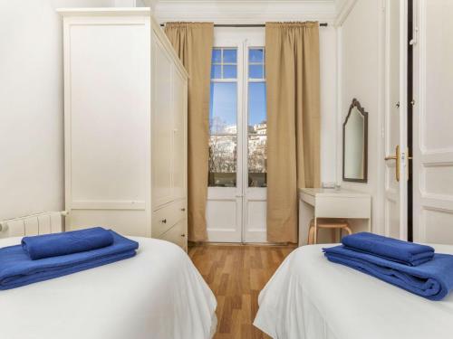 Apartment Rocafort - Plaza España by Interhome