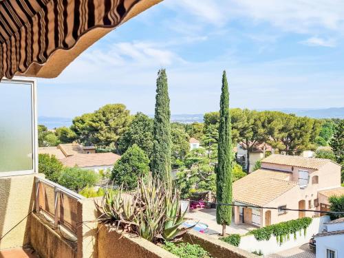 Apartment Les Jardins du Soleil by Interhome