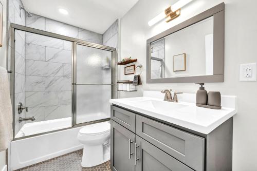 Gallery image of The Pearl Hideaway Cozy West Side Gem Near DT in Cleveland