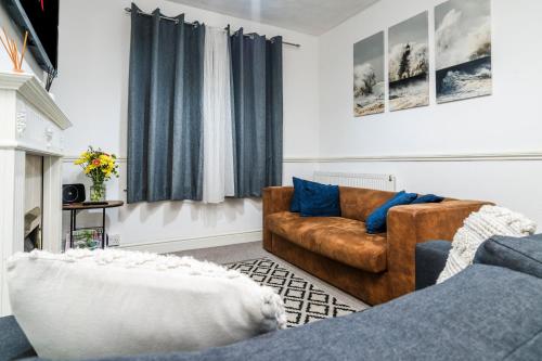 a living room with a couch and a chair at 2 Bedroom 5 Single Beds WiFi in Northampton