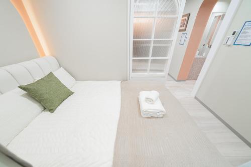 B1 Shibuya, 4 bedrooms and 1 living room 2 bathrooms 2 toilets, 7 mins to ST Max 8P 渋谷全新装修 四室一厅 交通中心 车站7分钟 最大8人 直达新宿 涉谷 表参道 品川 池袋 上野 代代木 银座 原宿
