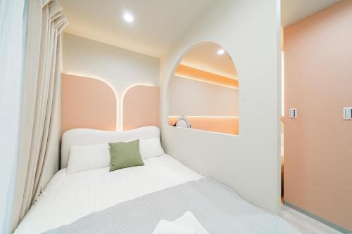B1 Shibuya, 4 bedrooms and 1 living room 2 bathrooms 2 toilets, 7 mins to ST Max 8P 渋谷全新装修 四室一厅 交通中心 车站7分钟 最大8人 直达新宿 涉谷 表参道 品川 池袋 上野 代代木 银座 原宿
