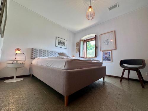 a bedroom with a bed and a table and a chair at casa prima vista in Torri del Benaco