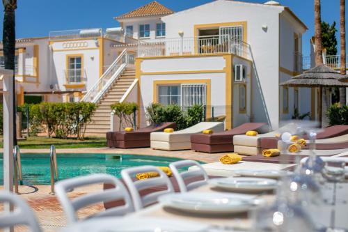 Monte Da Poupa - 7 bedroom villa - Sleeps 14