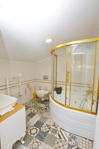 Penthouse Suite with Spa Bath