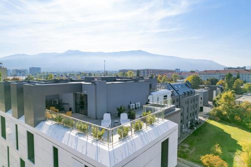 Blue Sky Penthouse with Parking Spot and Panorama Views