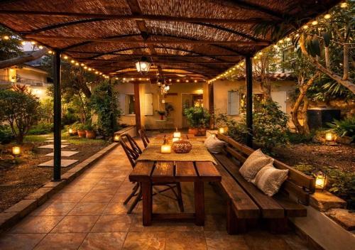 Cosy House With Garden Glyfada