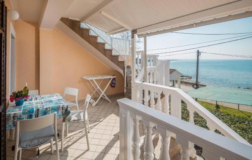 2 Bedroom Nice Apartment In Zambratija