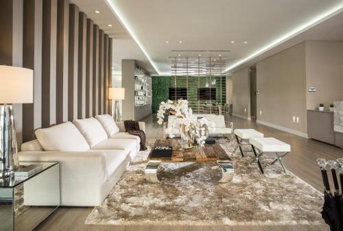 a living room with a white couch and a table at Magic Moment Resort and Kids Club in Kissimmee