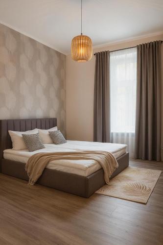 a bedroom with a bed and a chandelier at NEU im Zentrum stilvolle Premium-Suite mit Parkplatz in Gummersbach