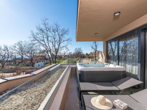 Apartment Quercus Village APP 2 mit jacuzzi by Interhome