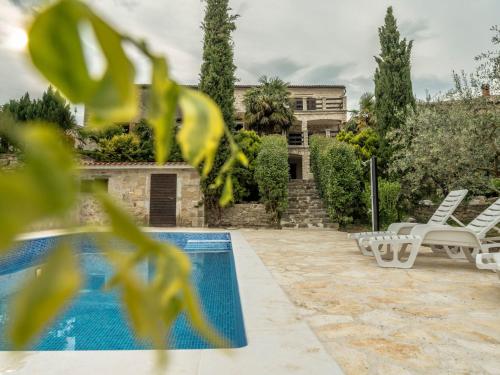 Holiday Home Wunderschön eingerichtete Villa mit Pool und Garten by Interhome