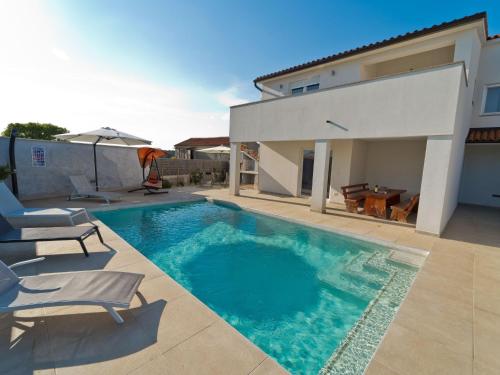 Holiday Home Luka mit Pool- gelegen in Pula by Interhome