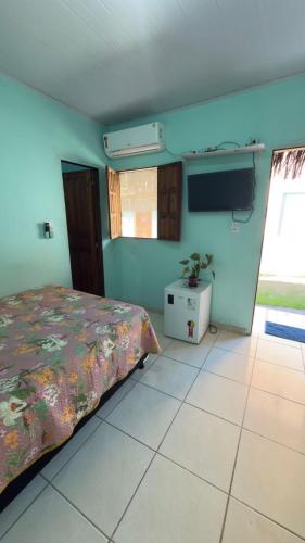 a bedroom with a bed and a tiled floor at Pousada Villa Maria Corumbau in Corumbau