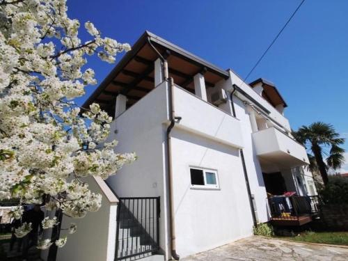 Apartment Rose mit Balkon by Interhome