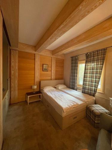 a bedroom with a large bed and a window at Apartments Konaci Centar in Kopaonik