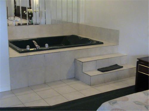 a bathroom with a bath tub and a sink at Valley Motel Pittsburgh in Harmarville