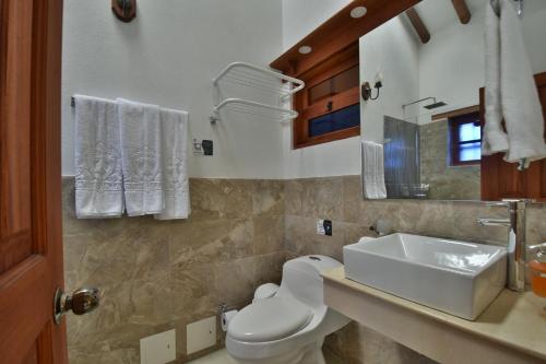a bathroom with a toilet and a sink at Hotel Campanario Real in Villa de Leyva