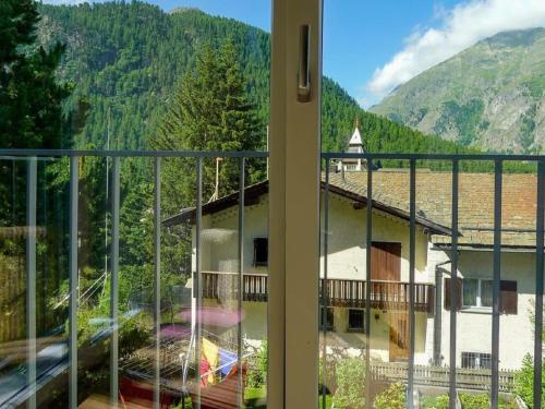 Apartment Chesa Melchior by Interhome