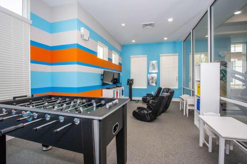 a room with blue and orange stripes on the wall at Gorgeous 4 Bedroom Family Friendly Close to Disney 7573 in Orlando